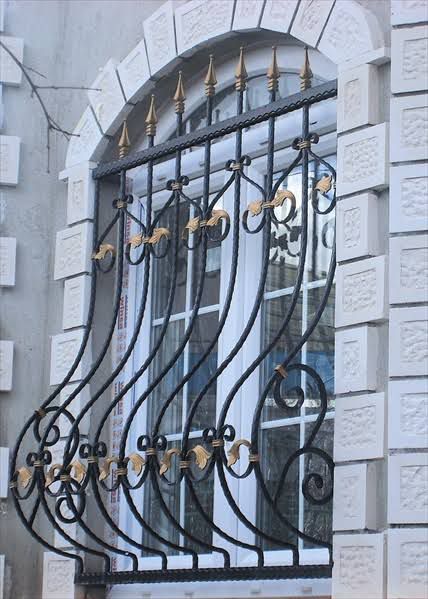Dekoratif ferforje pencere korkuluğu